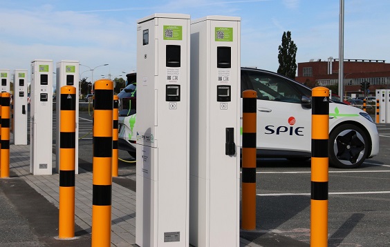 Auto am Laden