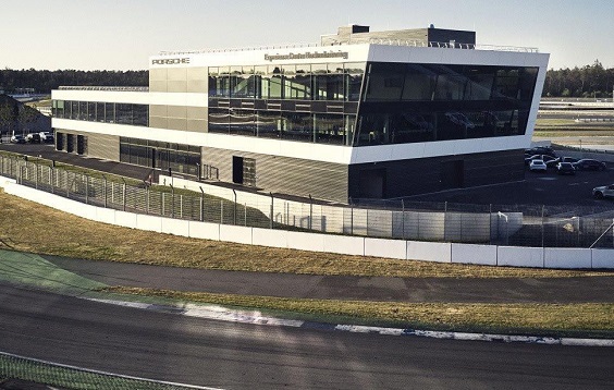 porsche-experience-center_copyright-porsche-deutschland-gmbh-php