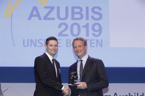 Raphael Uhlig mit Dr. Eric Schweitzer - Bildnachweis DIHK Jens Schick Raphael Uhlig mit Dr. Eric Schweitzer - Bildnachweis DIHK Jens Schick