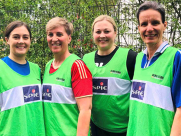 Spielerinnen beim Football Cup